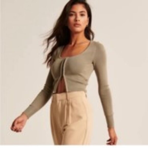 Abercrombie & Fitch Zip-Up Notch-Neck Slimming Top Sweater Shirt Size Medium EUC - Picture 7 of 8